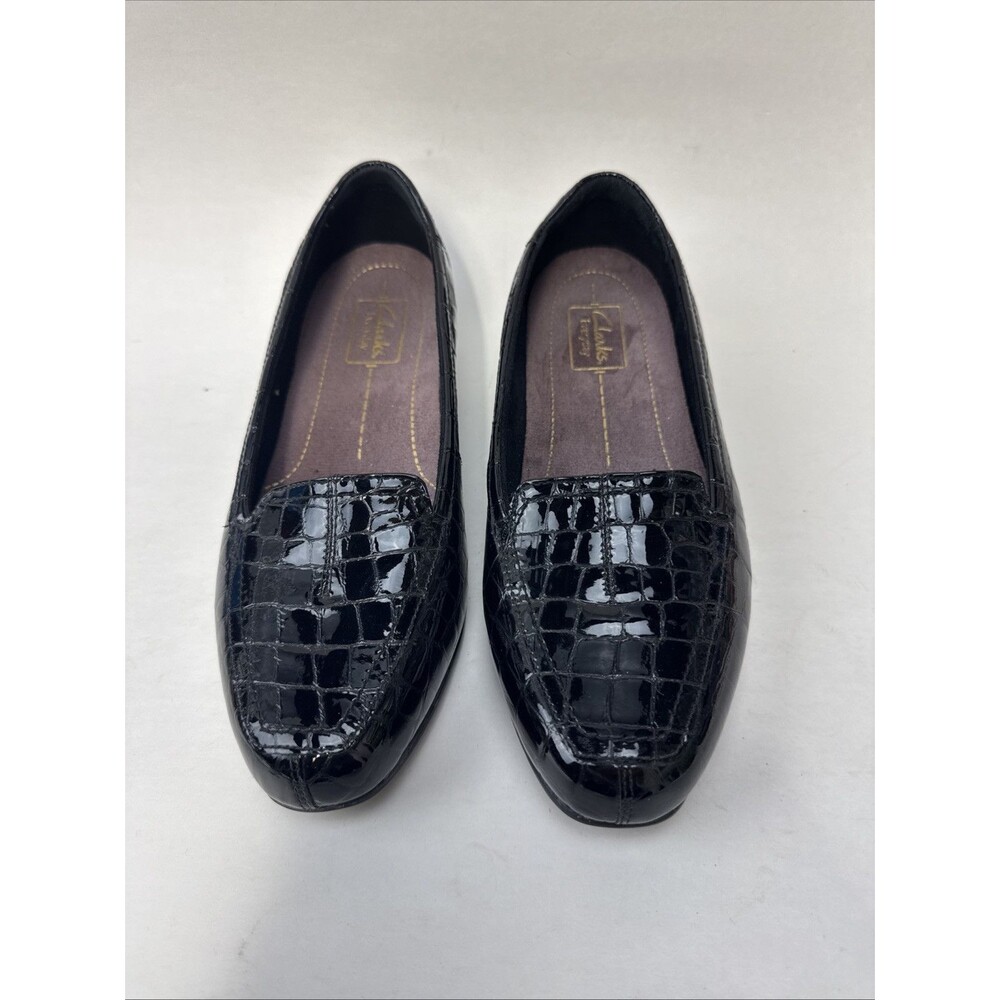 Clarks Everyday Women's Crocodile texture loafers Size 7.5